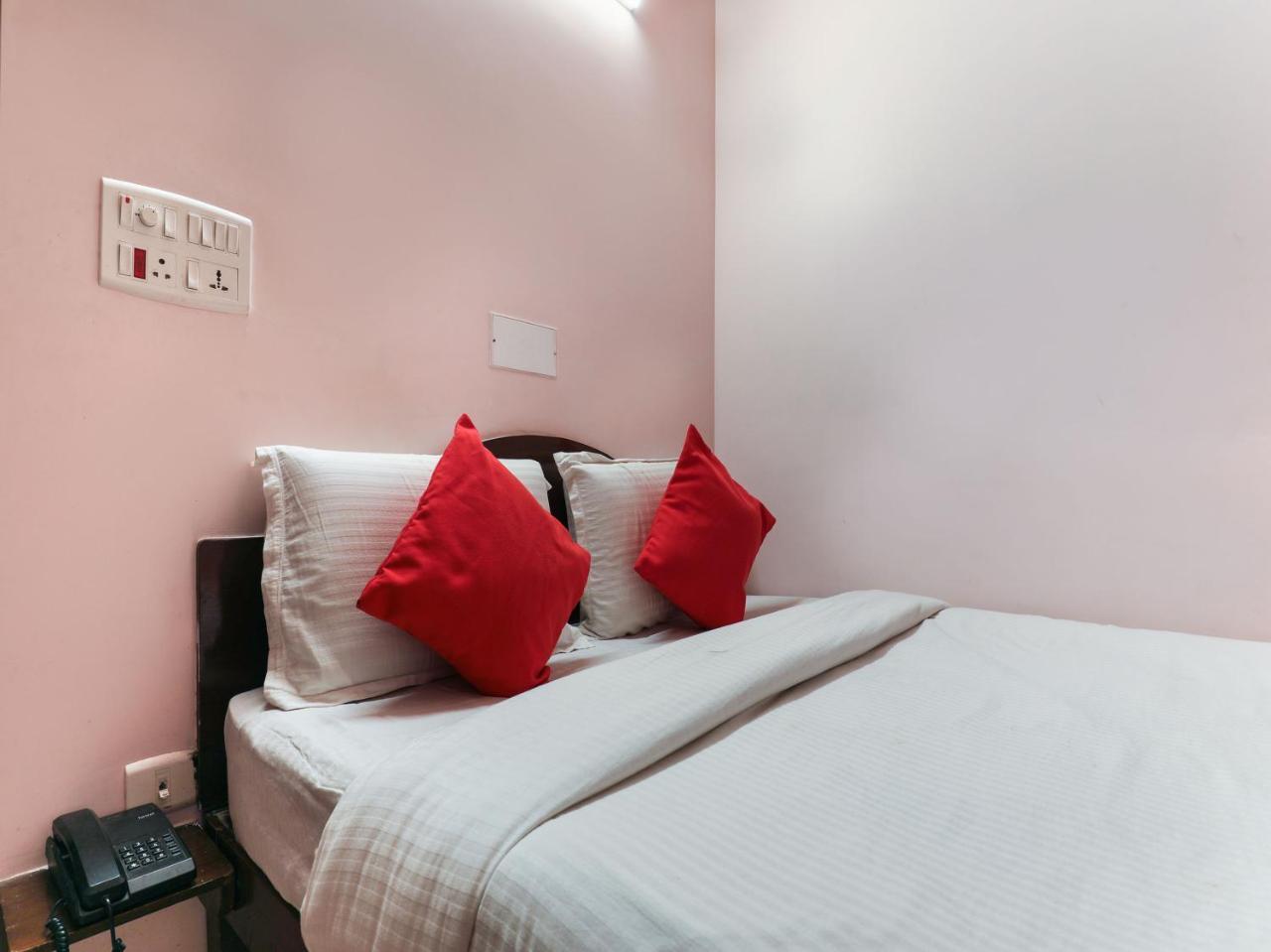 ויסאקפאטנם Oyo 10711 Hotel Nsnr Residency מראה חיצוני תמונה